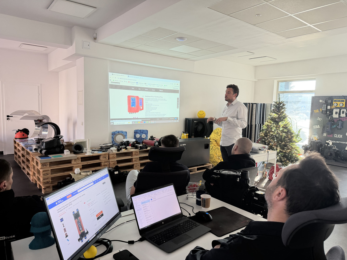 Zespół Aquamonkey i przedstawiciel Elecro podczas szkolenia produktowego